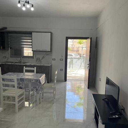 Taku Apartment Sarandë Exteriör bild