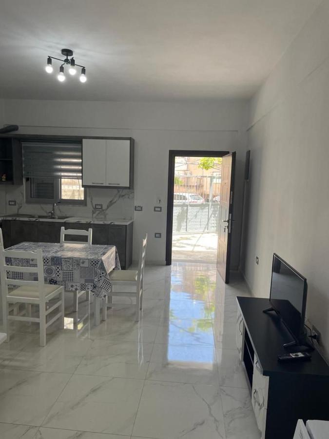 Taku Apartment Sarandë Exteriör bild