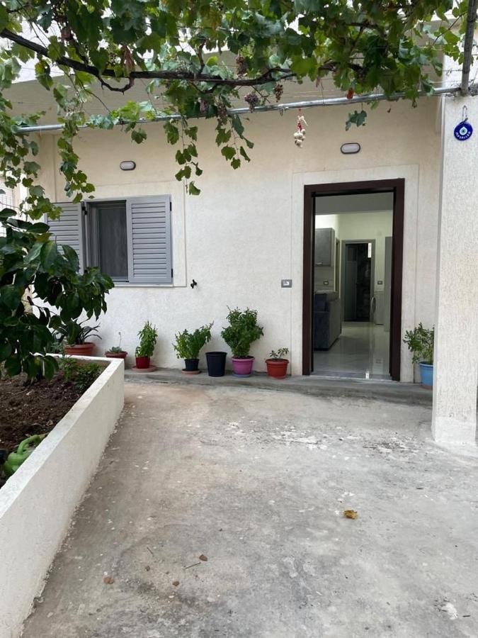Taku Apartment Sarandë Exteriör bild