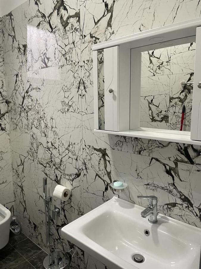 Taku Apartment Sarandë Exteriör bild