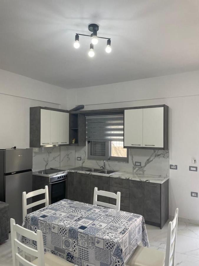 Taku Apartment Sarandë Exteriör bild